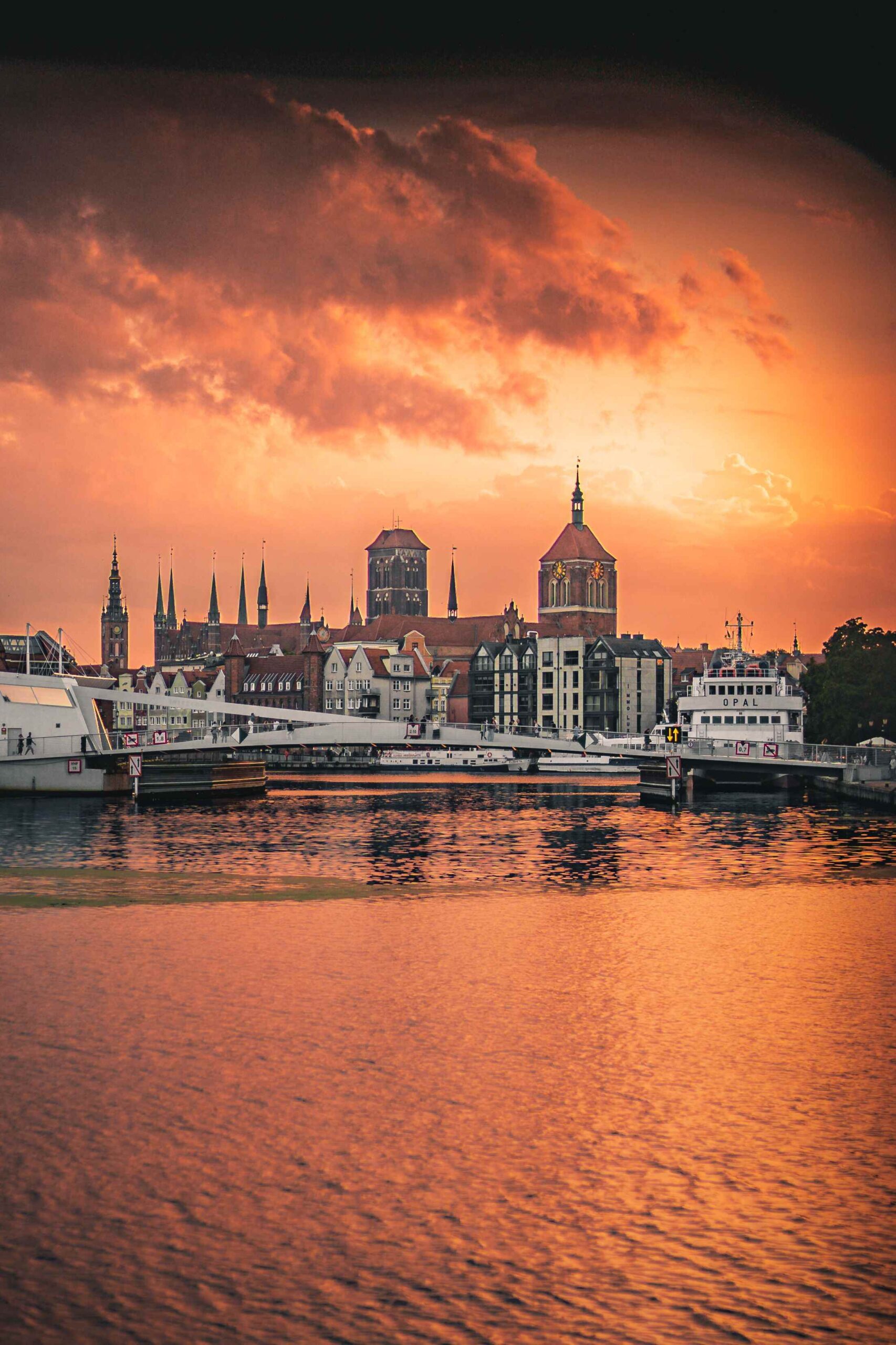 Widok z wody na Gdańsk